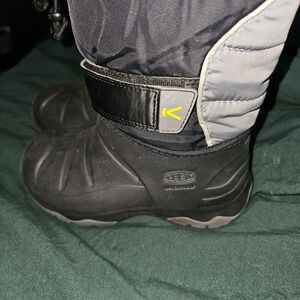 Keen Black Winter Boots BOYS SIZE 13